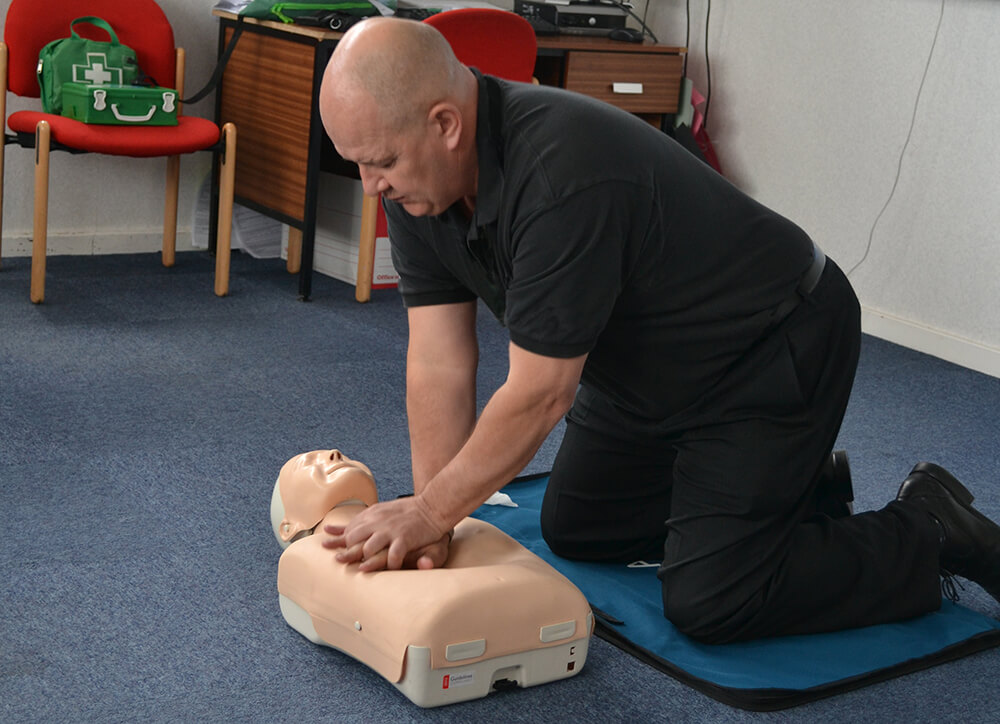 emergency first aid at work training courses